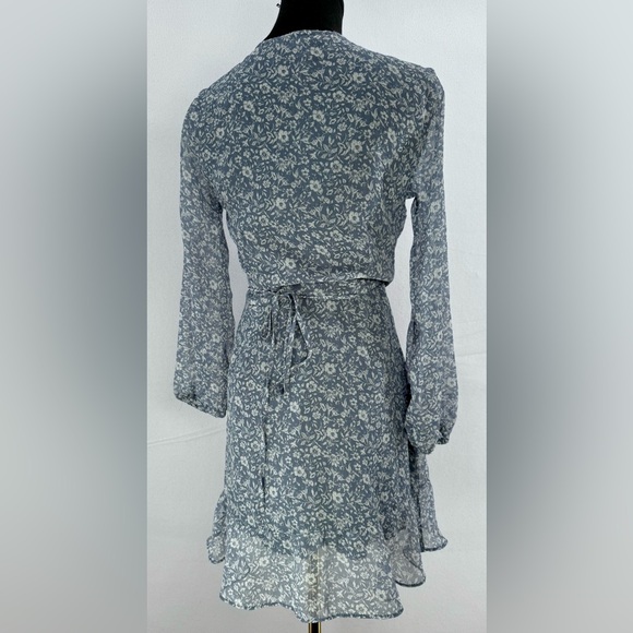 Women’s Abercrombie & Fitch 3/4 Sleeves Wrap Mini Dress Floral Blue and White XS - Picture 3 of 6